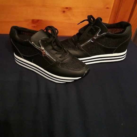 Korean platform wedge tennis shoe/athletic wear - Picture 2 of 6